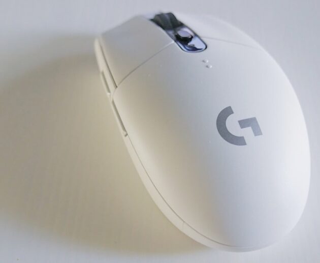 Wireless gaming mouse used in a gaming mouse buying guide for FPS games