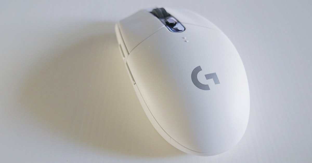 Wireless gaming mouse used in a gaming mouse buying guide for FPS games