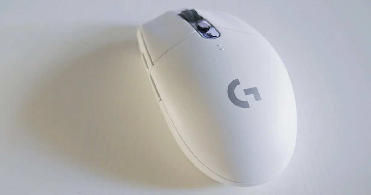Wireless gaming mouse used in a gaming mouse buying guide for FPS games
