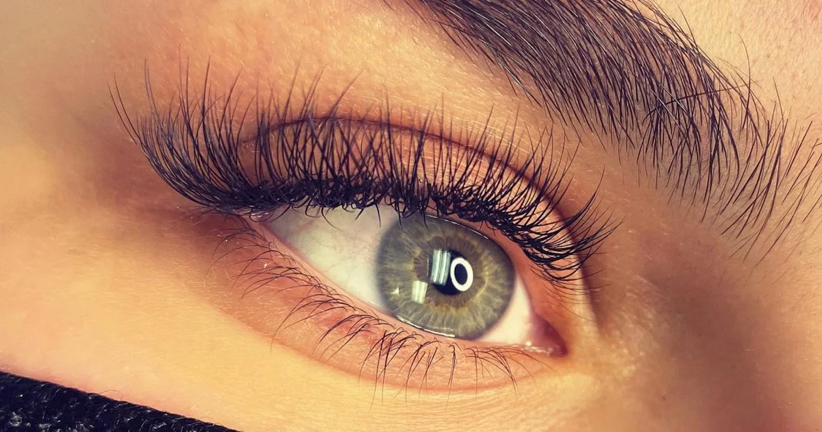 A close-up of an eye with long curled lashes, the result that decides the best heated eyelash curler 2026 to buy