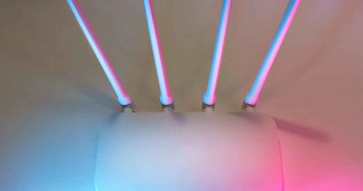 Home wifi router with glowing antennas representing a fast internet connection for VPN use